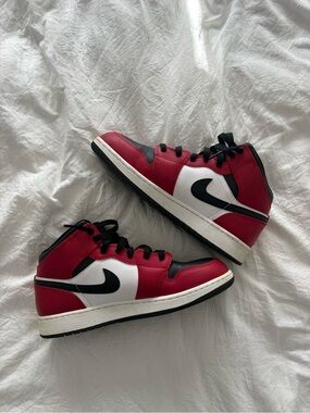 Jordan 1 Mid
